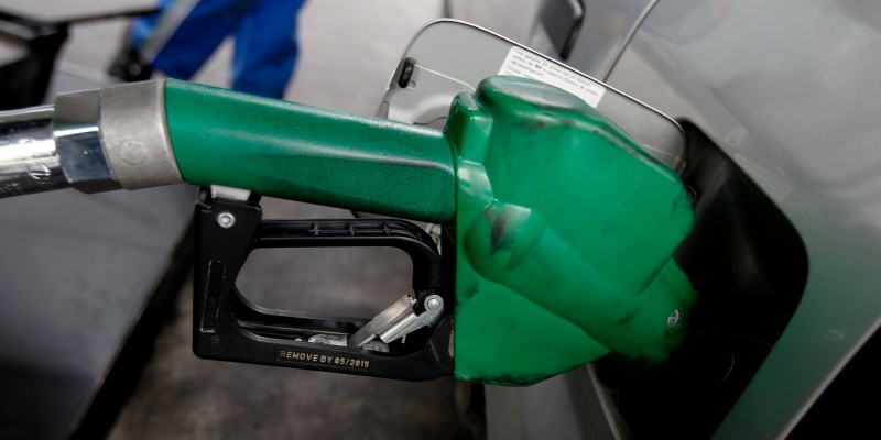 Este jueves volverá a bajar el precio de las bencinas